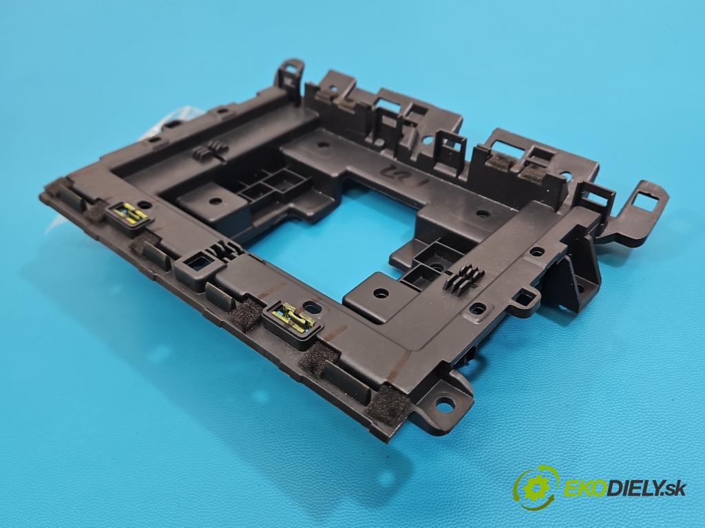 Citroen C5 Aircross 17-25 1.2 T 131 HP manual 96 kW 1199 cm3 5- Rám: rádio: 9817075980