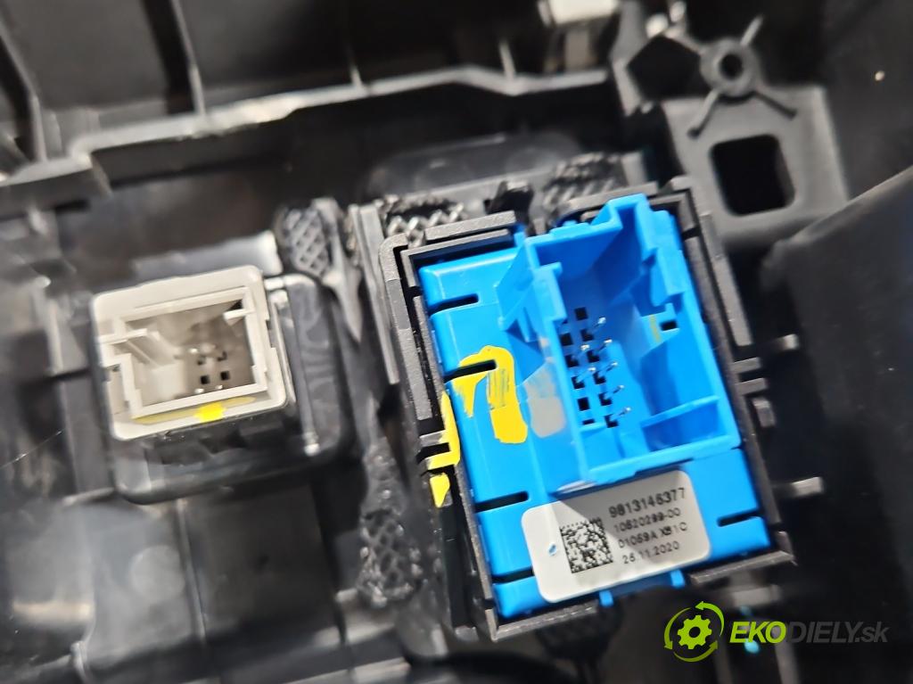 Citroen C5 Aircross 17-25 1.2 T 131 HP manual 96 kW 1199 cm3 5- operadlo 9822584780 (Lakťová opierka)