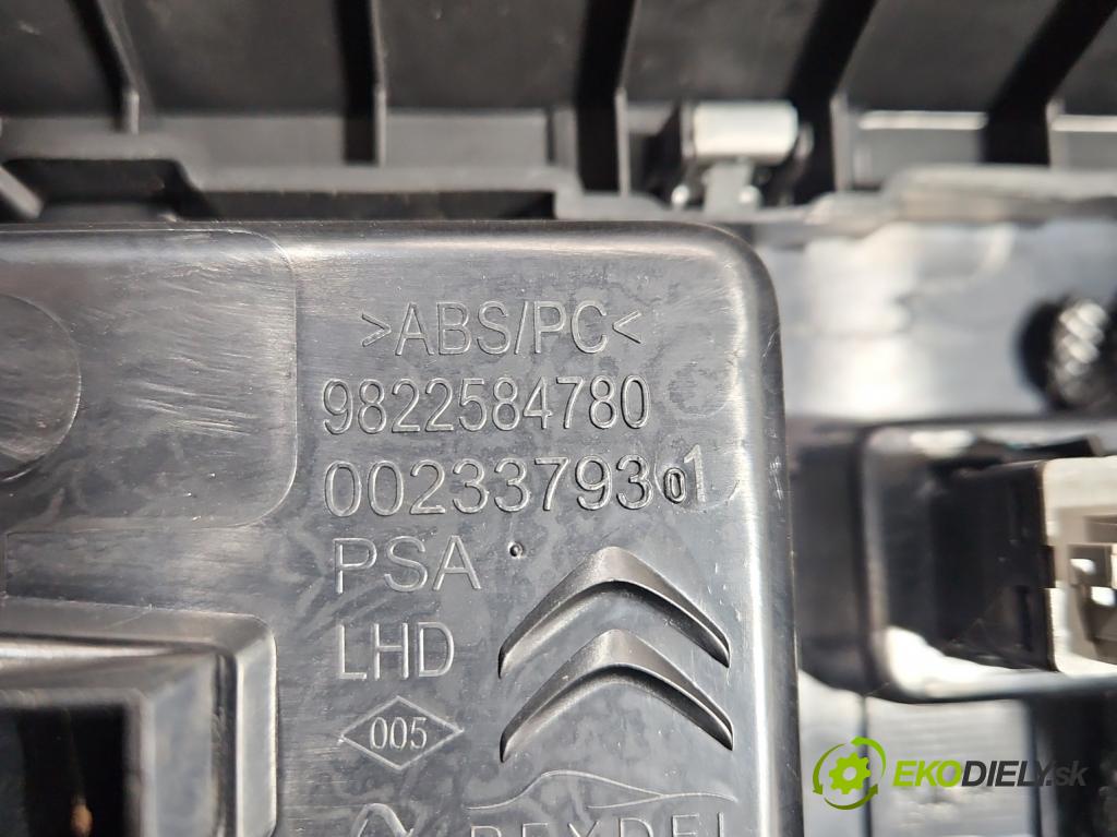 Citroen C5 Aircross 17-25 1.2 T 131 HP manual 96 kW 1199 cm3 5- operadlo 9822584780 (Lakťová opierka)