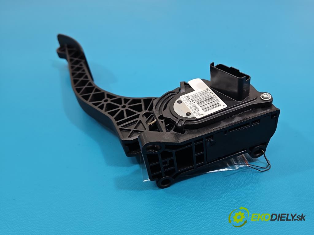 Citroen C5 Aircross 17-25 1.2 T 131 HP manual 96 kW 1199 cm3 5- pedal plyn potenciometr: 9836042080