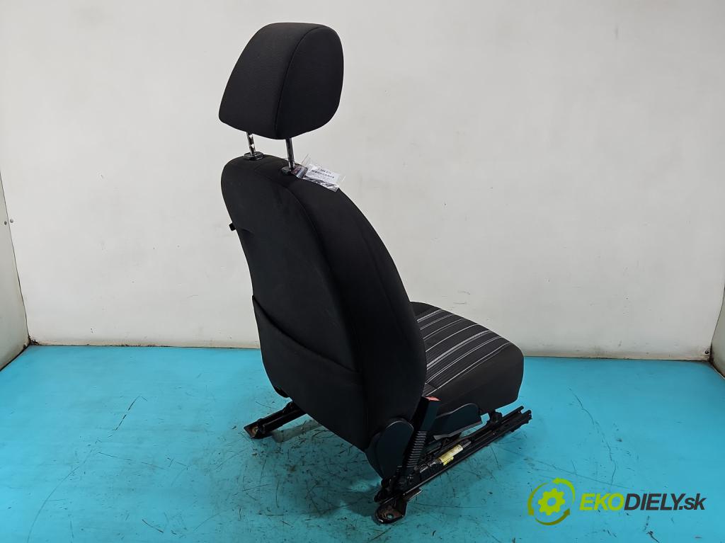 Ford Focus Mk2 2004-2011 1.6 tdci 109 HP manual 80 kW 1560 cm3 5- Sedačka ľavý  (Sedadlo)