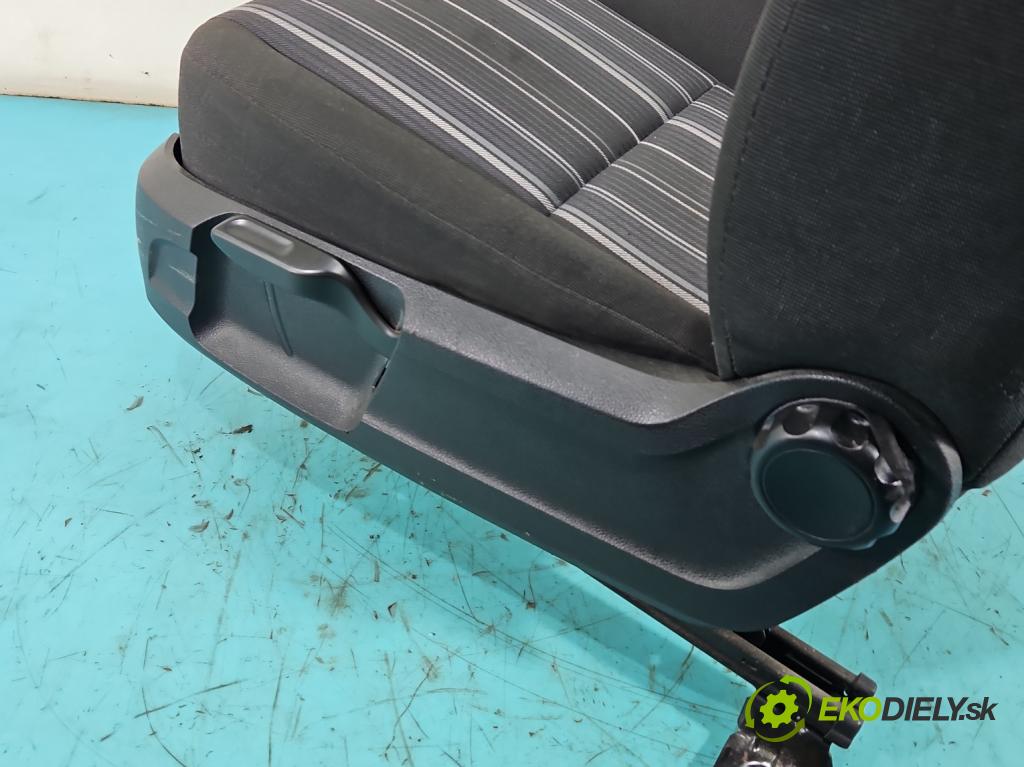 Ford Focus Mk2 2004-2011 1.6 tdci 109 HP manual 80 kW 1560 cm3 5- Sedačka ľavý  (Sedadlo)