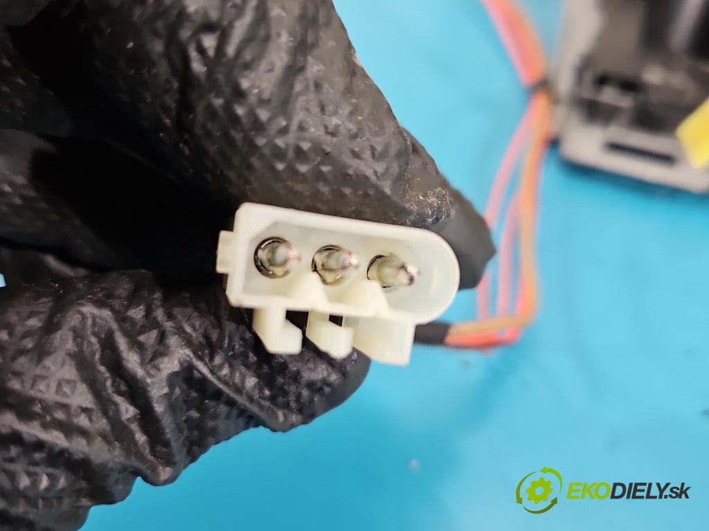 Bmw 1 E87 2004-2011 2.0d 150 HP manual 110 kW 1995 cm3 5- lišta ozdobná vnitŕní: 7071272