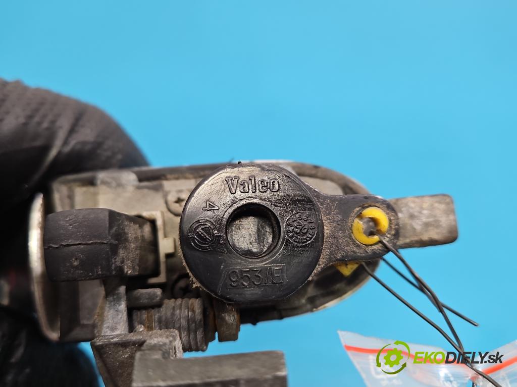 Alfa romeo 147 1.9 jtd 150 hp manual 110 kW 1910 cm3 5- klika přední levé  (Vnější přední levá klika dveří)