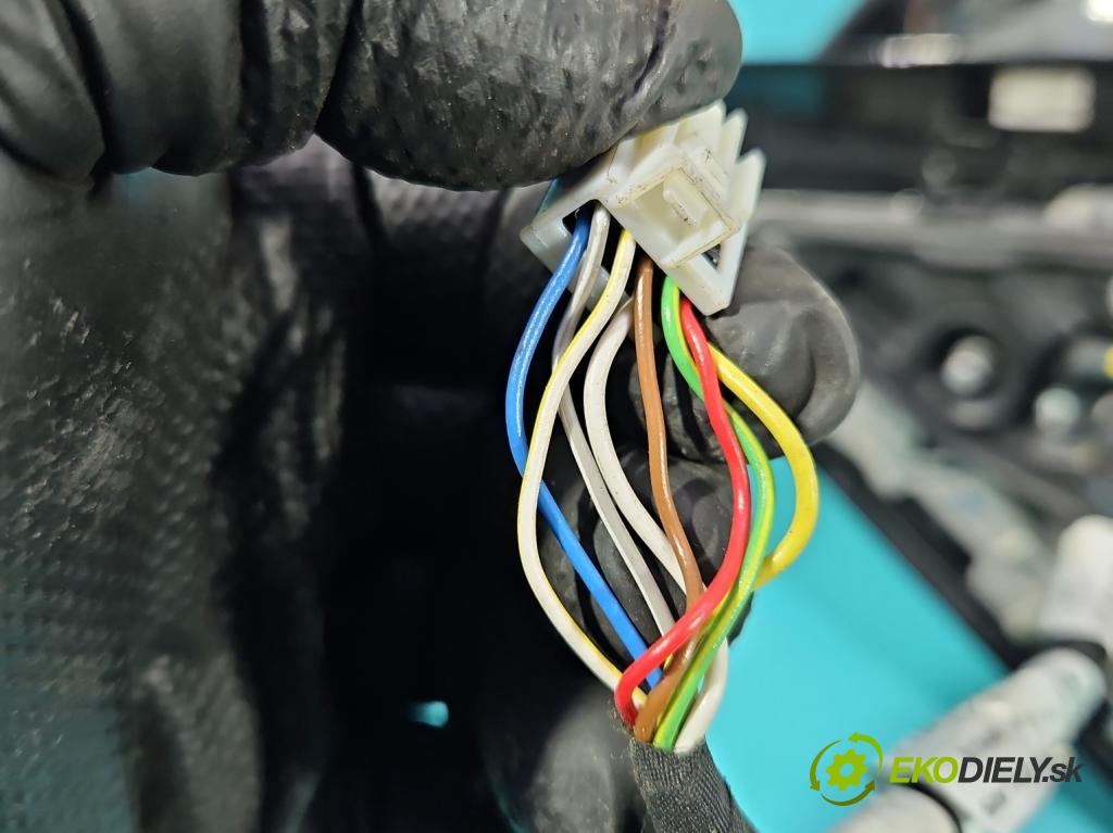 Mercedes E W213 2016-2023 2.0 CDI 194KM automatic 143 kW 1950 cm3 4- zpětné zrcátko pravé A2139054201 (Klika dveří ostatní)