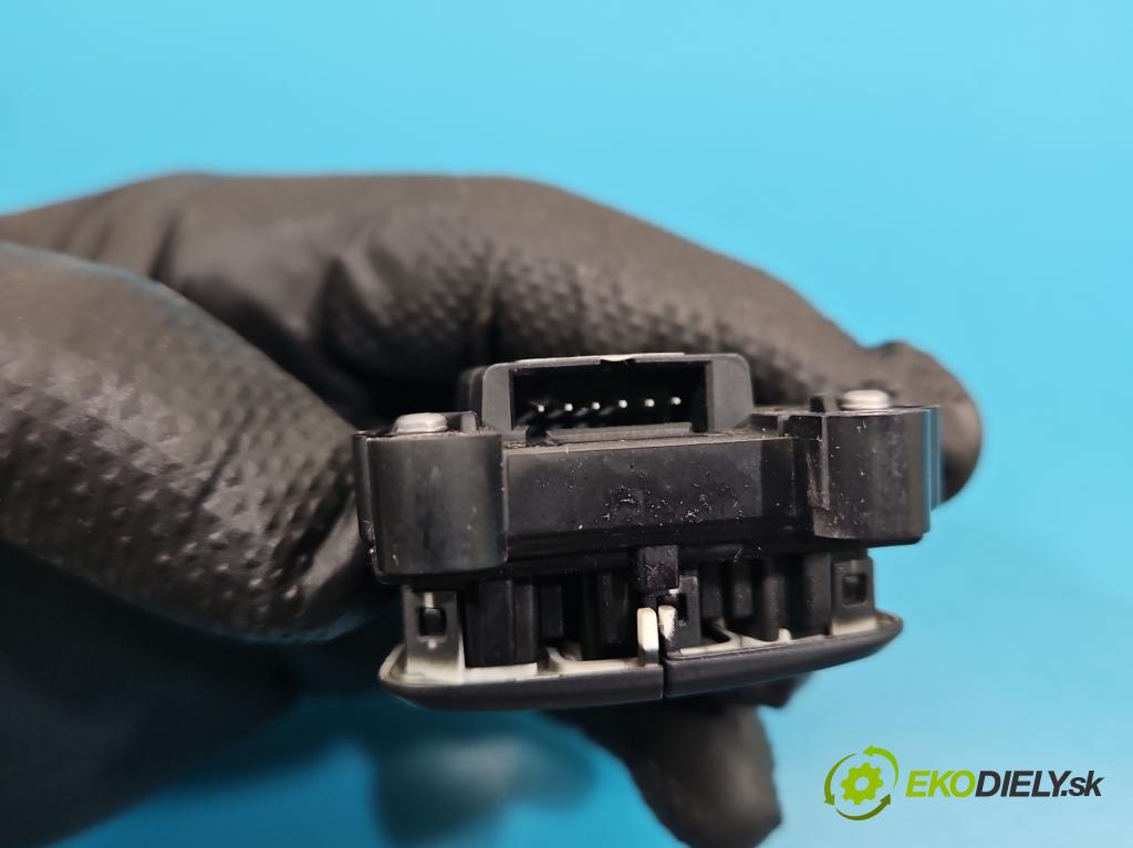 Mercedes B W246  2011-2018 2.1 cdi 136 HP automatic 100 kW 2143 cm3 5- prepínač multifunkční: řízení: A0999050700 (Prepínacie páčky pod volantom)