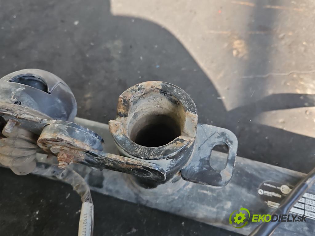 Skoda Octavia III 2013- 2.0 TSI 190 HP automatic 140 kW 1984 cm3 5- Hák: vlečení:  (Ťažné zariadenie)