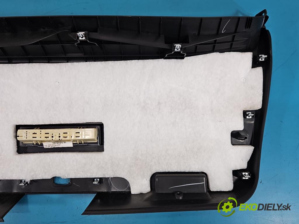 Fiat Freemont 2.0 jtd 170 HP manual 125 kW 1956 cm3 5- Čalounictví: kufrové dvere 1BE54DX9AC