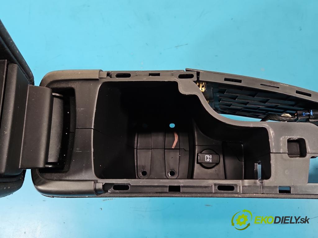 Fiat Freemont 2.0 jtd 170 HP manual 125 kW 1956 cm3 5- operadlo 5AEAAD140 (Lakťová opierka)