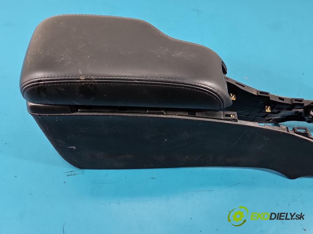 Fiat Freemont 2.0 jtd 170 HP manual 125 kW 1956 cm3 5- operadlo 5AEAAD140 (Lakťová opierka)