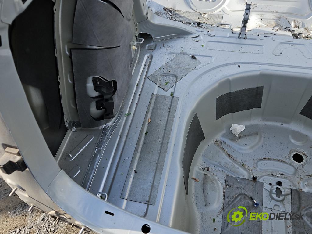 Skoda Scala 2019- 1.5 TSI 150 HP manual 110 kW 1498 cm3 5- pas zadní: