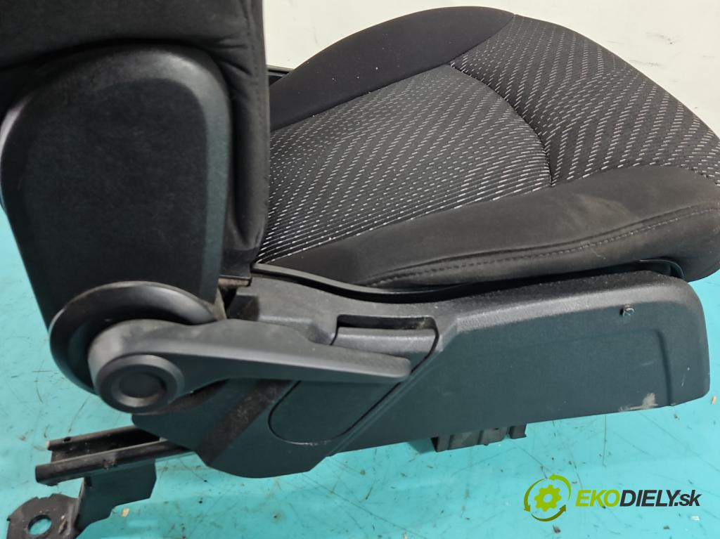 Fiat Freemont 2.0 jtd 170 hp manual 125 kW 1956 cm3 5- Sedadlo pravý  (Sedadlo)