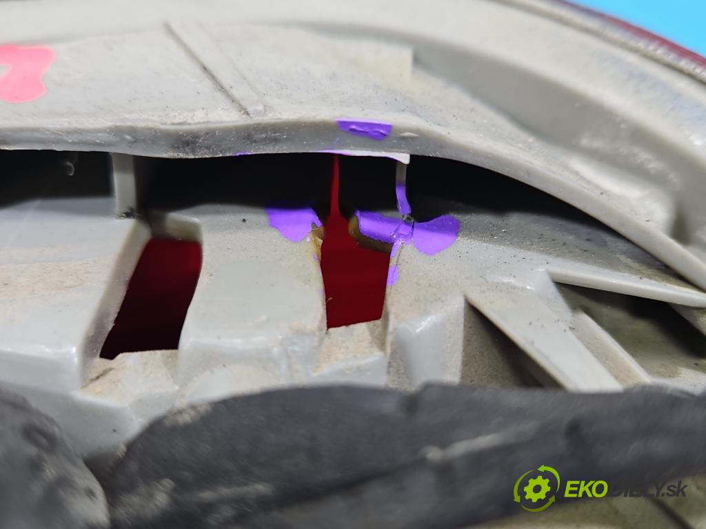 Bmw 3 E46 1998-2007 1.9 8V 118 HP manual 87 kW 1895 cm3 4- svetlo / reflektor zadné ľavé  (Kľučka dverí ostatné)