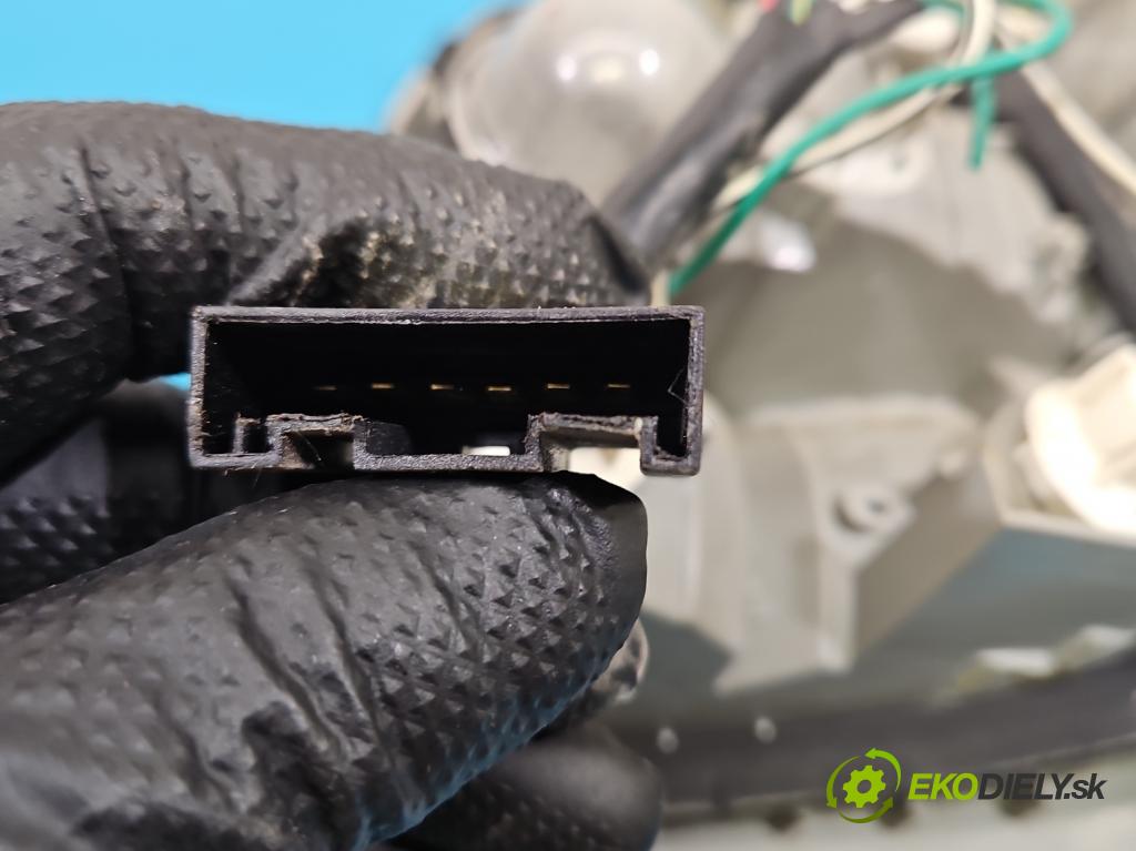 Bmw 3 E46 1998-2007 1.9 8V 118 HP manual 87 kW 1895 cm3 4- svetlo / reflektor zadné ľavé  (Kľučka dverí ostatné)