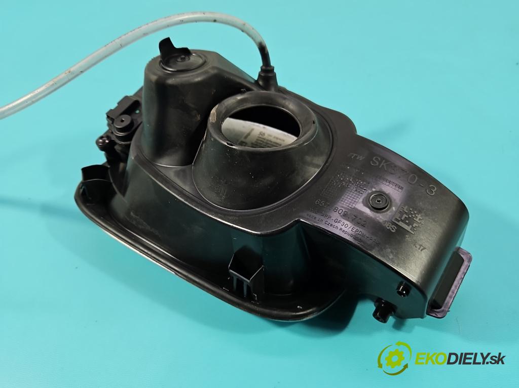 Skoda Scala 2019- 1.5 TSI 150 HP manual 110 kW 1498 cm3 5- Klapka nádrže palivo  (Kľučka dverí ostatné)