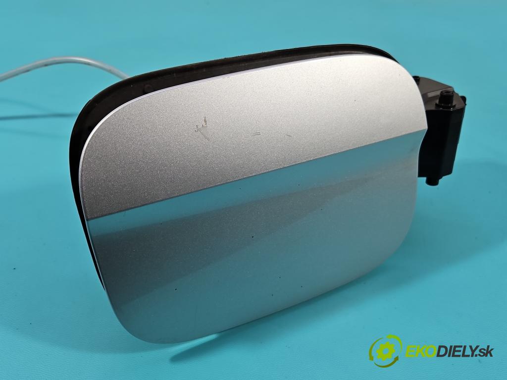 Skoda Scala 2019- 1.5 TSI 150 HP manual 110 kW 1498 cm3 5- Klapka nádrže palivo  (Kľučka dverí ostatné)