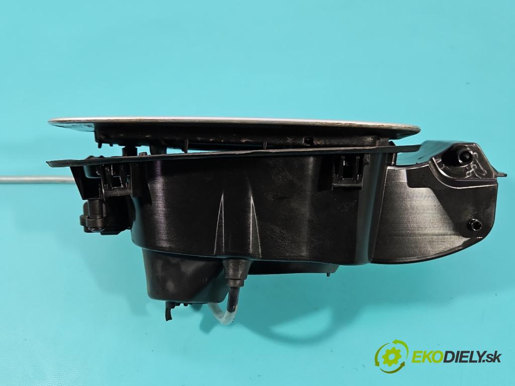 Skoda Scala 2019- 1.5 TSI 150 HP manual 110 kW 1498 cm3 5- Klapka nádrže palivo  (Kľučka dverí ostatné)