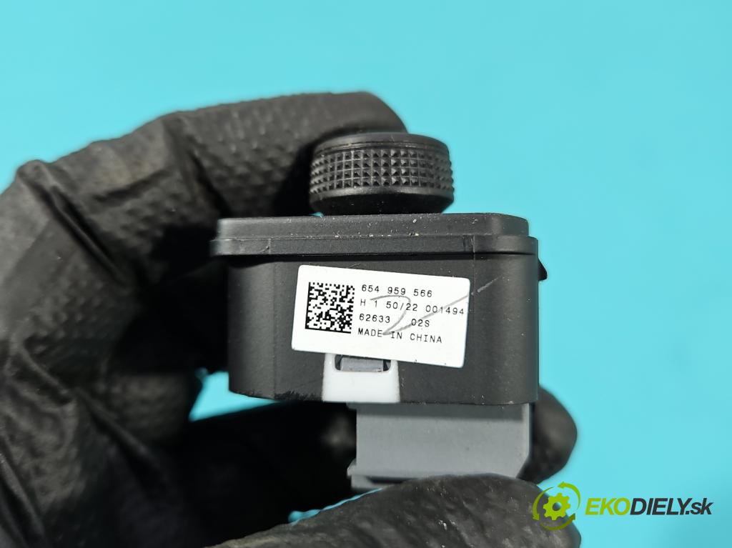 Skoda Scala 2019- 1.5 TSI 150 HP manual 110 kW 1498 cm3 5- prepínač okien spätných zrkadiel 654959566