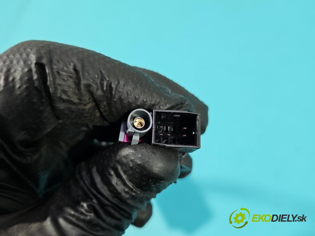 Skoda Scala 2019- 1.5 TSI 150 HP manual 110 kW 1498 cm3 5- rukoväť kufrové dvere zadné 566827566A