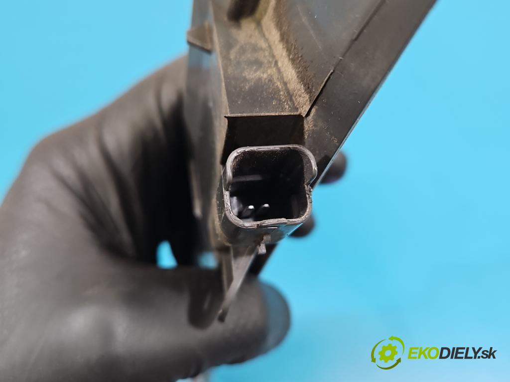 DS 4 2015-2020 2.0 hdi 181KM automatic 133 kW 1997 cm3 5- světlo: stop: 9804687380