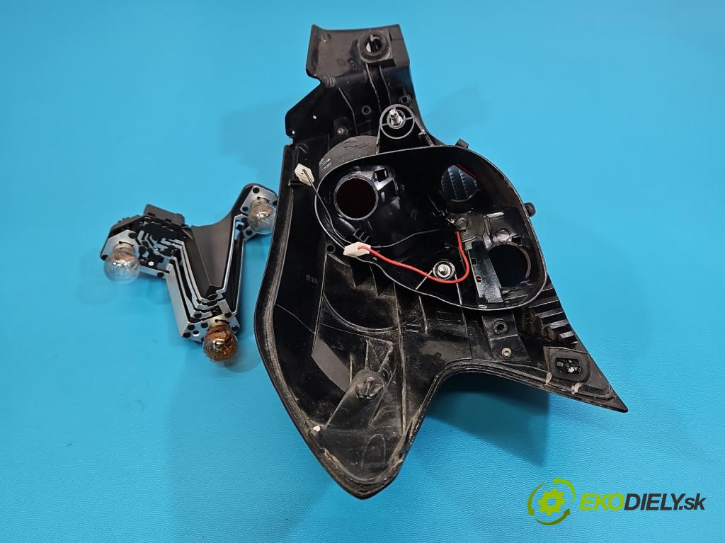 DS 4 2015-2020 2.0 hdi 181KM automatic 133 kW 1997 cm3 5- svetlo / reflektor zadné pravé 28734G (Kľučka dverí ostatné)