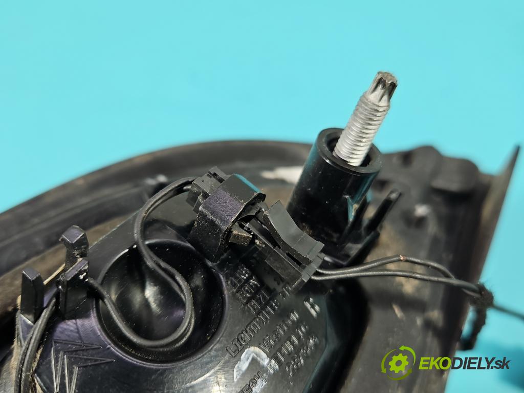 DS 4 2015-2020 2.0 hdi 181KM automatic 133 kW 1997 cm3 5- svetlo / reflektor zadné pravé 9670272680 (Kľučka dverí ostatné)