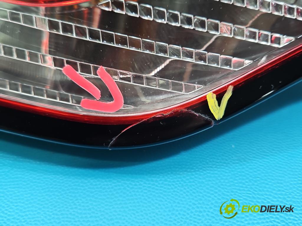 DS 4 2015-2020 2.0 hdi 181KM automatic 133 kW 1997 cm3 5- světlo zadní levé (Klika dveří ostatní)