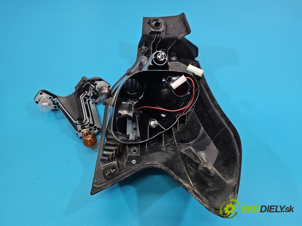 DS 4 2015-2020 2.0 hdi 181KM automatic 133 kW 1997 cm3 5- světlo zadní levé (Klika dveří ostatní)