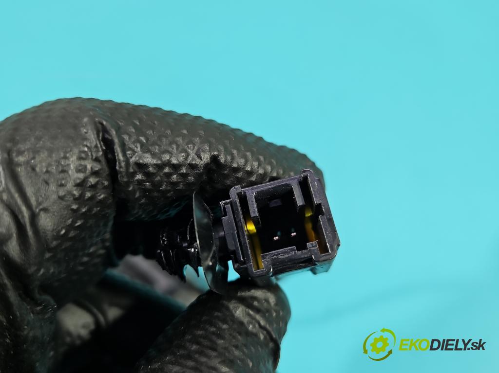 DS 4 2015-2020 2.0 hdi 181KM automatic 133 kW 1997 cm3 5- světlo zadní levé  (Klika dveří ostatní)