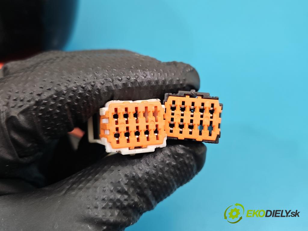 DS 4 2015-2020 2.0 hdi 181KM automatic 133 kW 1997 cm3 5- zrkadlo ľavé  (Kľučka dverí ostatné)