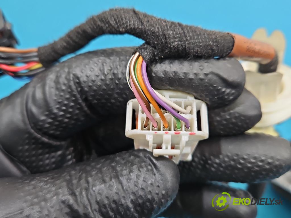 DS 4 2015-2020 2.0 hdi 181KM automatic 133 kW 1997 cm3 5- zpětné zrcátko pravé  (Klika dveří ostatní)