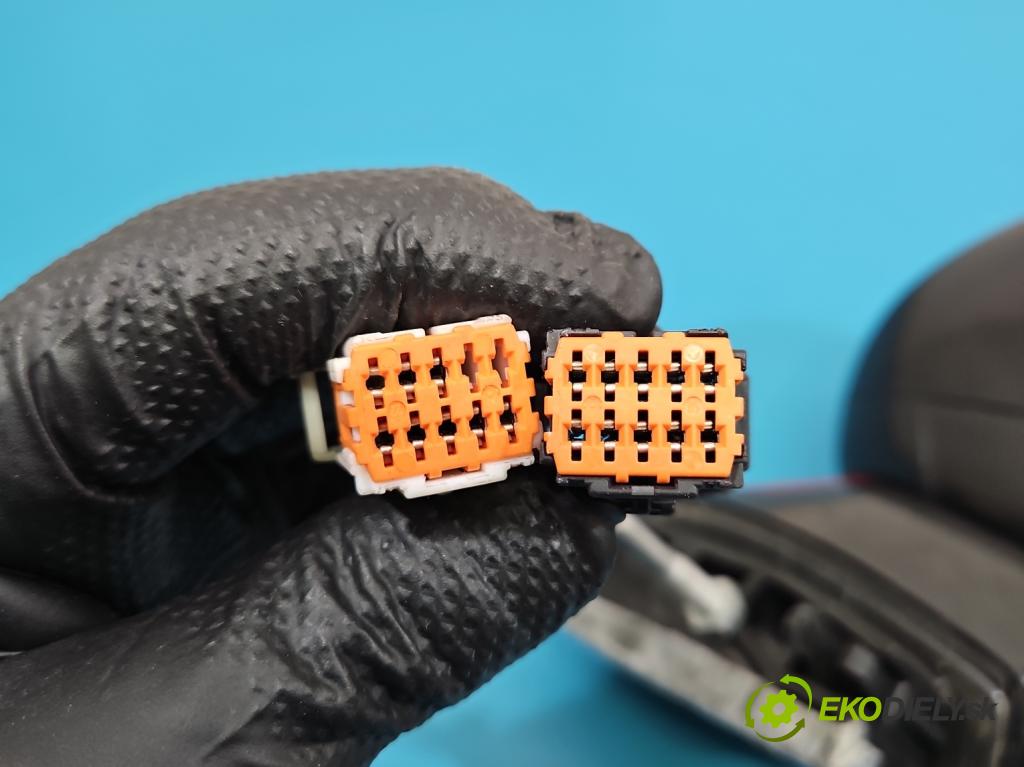 DS 4 2015-2020 2.0 hdi 181KM automatic 133 kW 1997 cm3 5- zpětné zrcátko pravé  (Klika dveří ostatní)