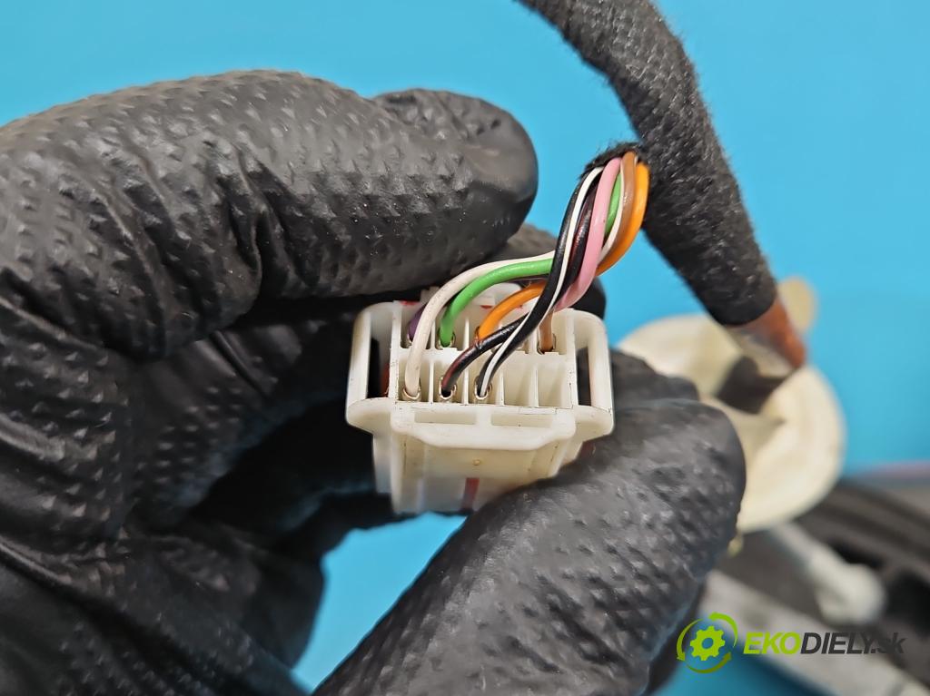 DS 4 2015-2020 2.0 hdi 181KM automatic 133 kW 1997 cm3 5- zpětné zrcátko pravé  (Klika dveří ostatní)