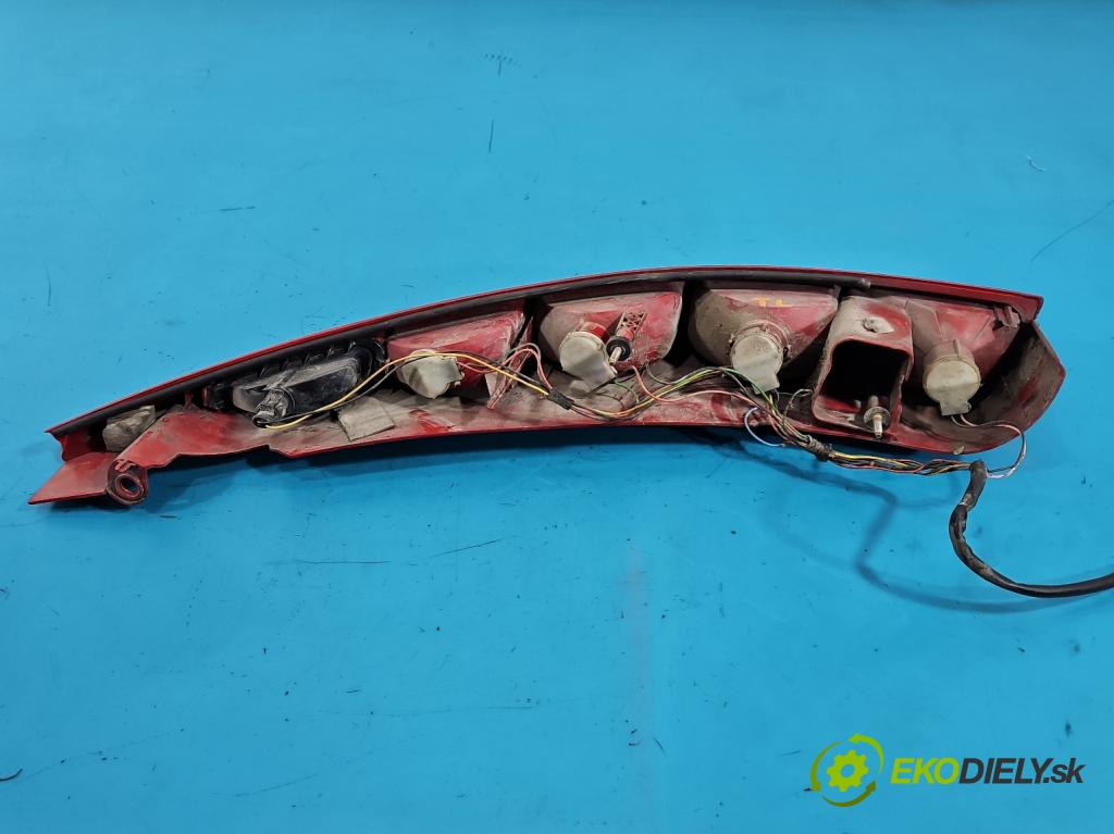 Citroen C8 2002-2014 2.2 16V 158 HP manual 116 kW 2230 cm3 5- svetlo / reflektor zadné ľavé  (Kľučka dverí ostatné)