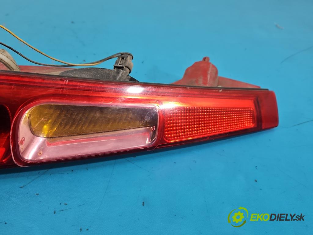 Citroen C8 2002-2014 2.2 16V 158 HP manual 116 kW 2230 cm3 5- svetlo / reflektor zadné ľavé  (Kľučka dverí ostatné)