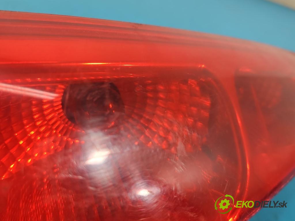 Citroen C8 2002-2014 2.2 16V 158 HP manual 116 kW 2230 cm3 5- svetlo / reflektor zadné ľavé  (Kľučka dverí ostatné)