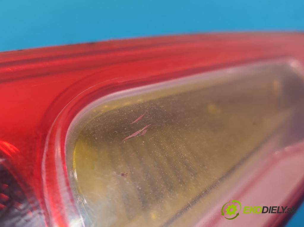 Citroen C8 2002-2014 2.2 16V 158 HP manual 116 kW 2230 cm3 5- svetlo / reflektor zadné ľavé  (Kľučka dverí ostatné)