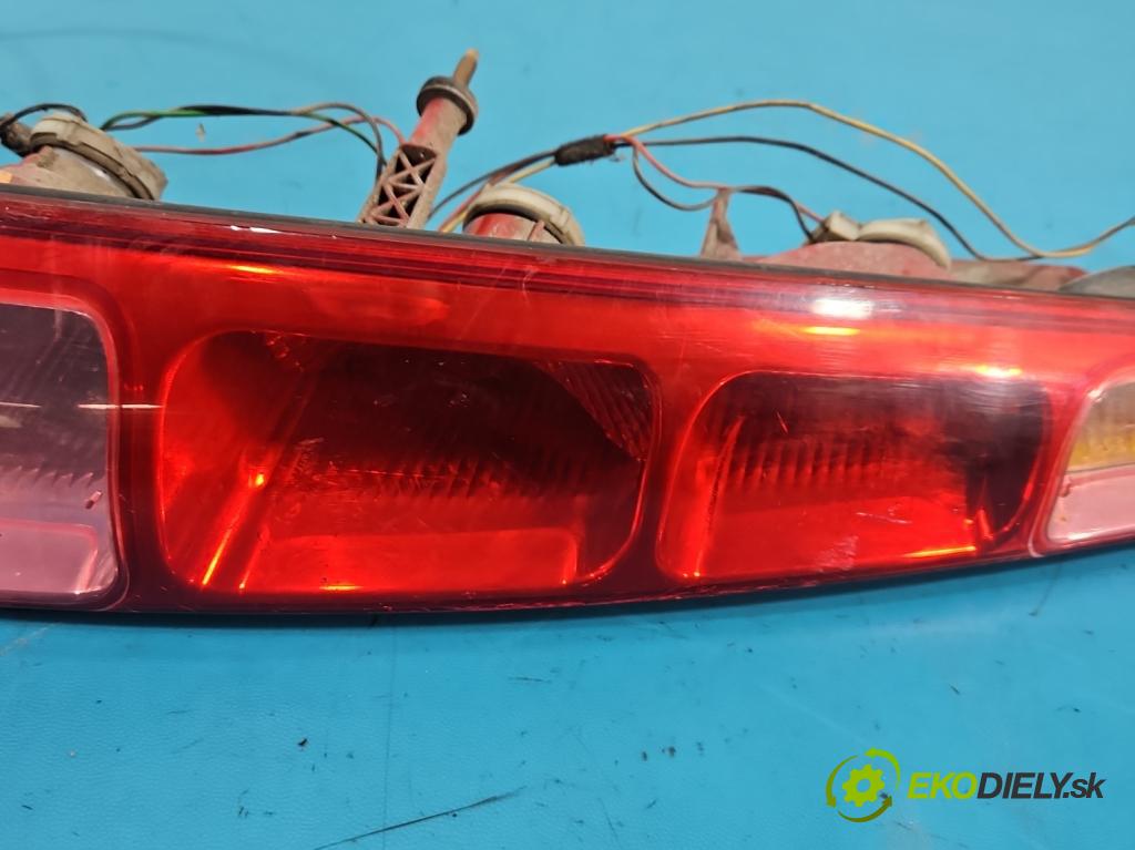 Citroen C8 2002-2014 2.2 16V 158 HP manual 116 kW 2230 cm3 5- svetlo / reflektor zadné ľavé  (Kľučka dverí ostatné)