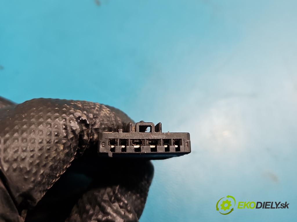 Citroen C8 2002-2014 2.2 16V 158 HP manual 116 kW 2230 cm3 5- svetlo / reflektor zadné pravé  (Kľučka dverí ostatné)