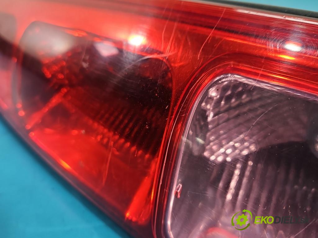 Citroen C8 2002-2014 2.2 16V 158 HP manual 116 kW 2230 cm3 5- svetlo / reflektor zadné pravé  (Kľučka dverí ostatné)