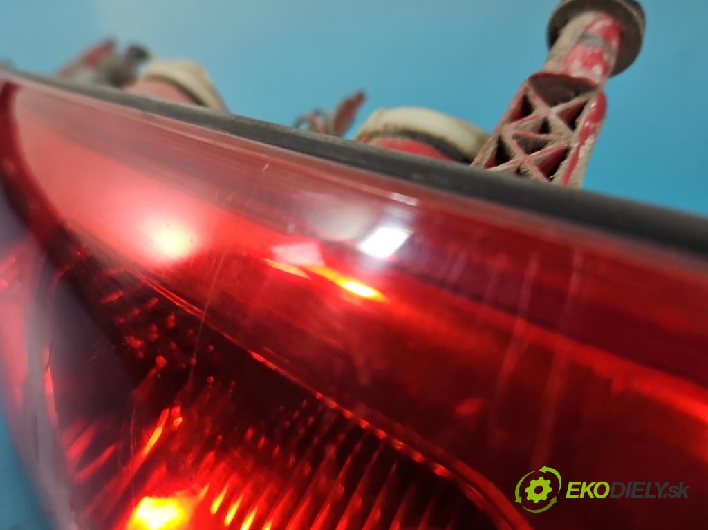 Citroen C8 2002-2014 2.2 16V 158 HP manual 116 kW 2230 cm3 5- svetlo / reflektor zadné pravé  (Kľučka dverí ostatné)