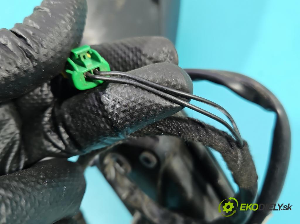 Citroen C8 2002-2014 2.2 16V 158 hp manual 116 kW 2230 cm3 5- zpětné zrcátko pravé  (Klika dveří ostatní)