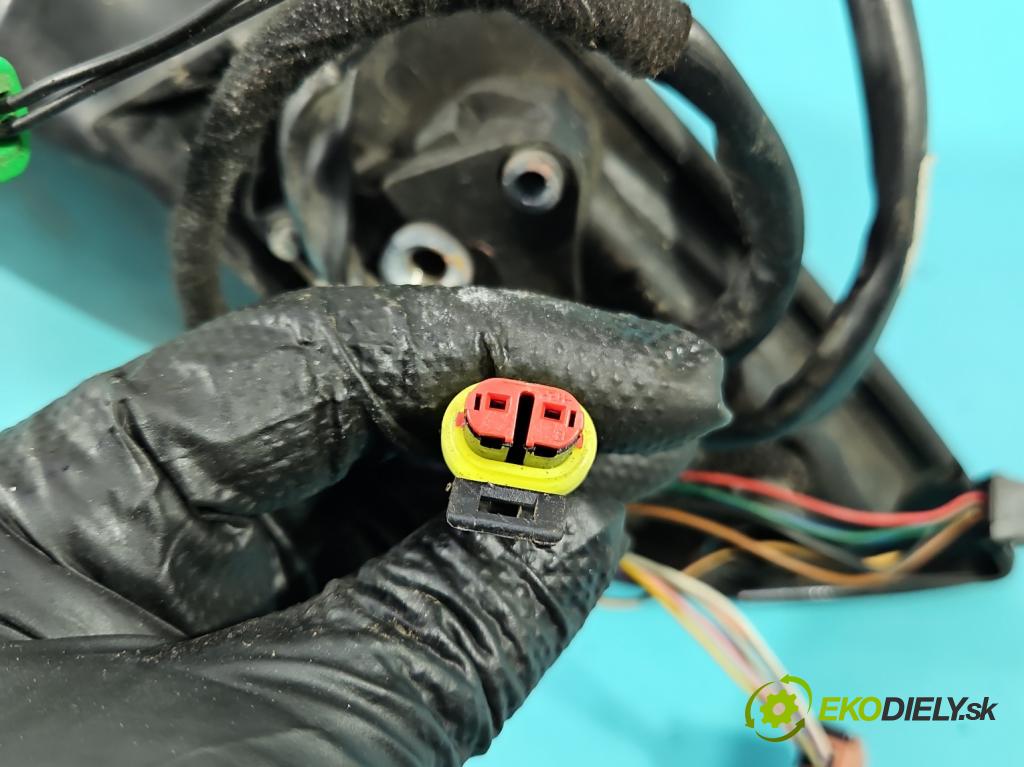 Citroen C8 2002-2014 2.2 16V 158 hp manual 116 kW 2230 cm3 5- zpětné zrcátko pravé  (Klika dveří ostatní)