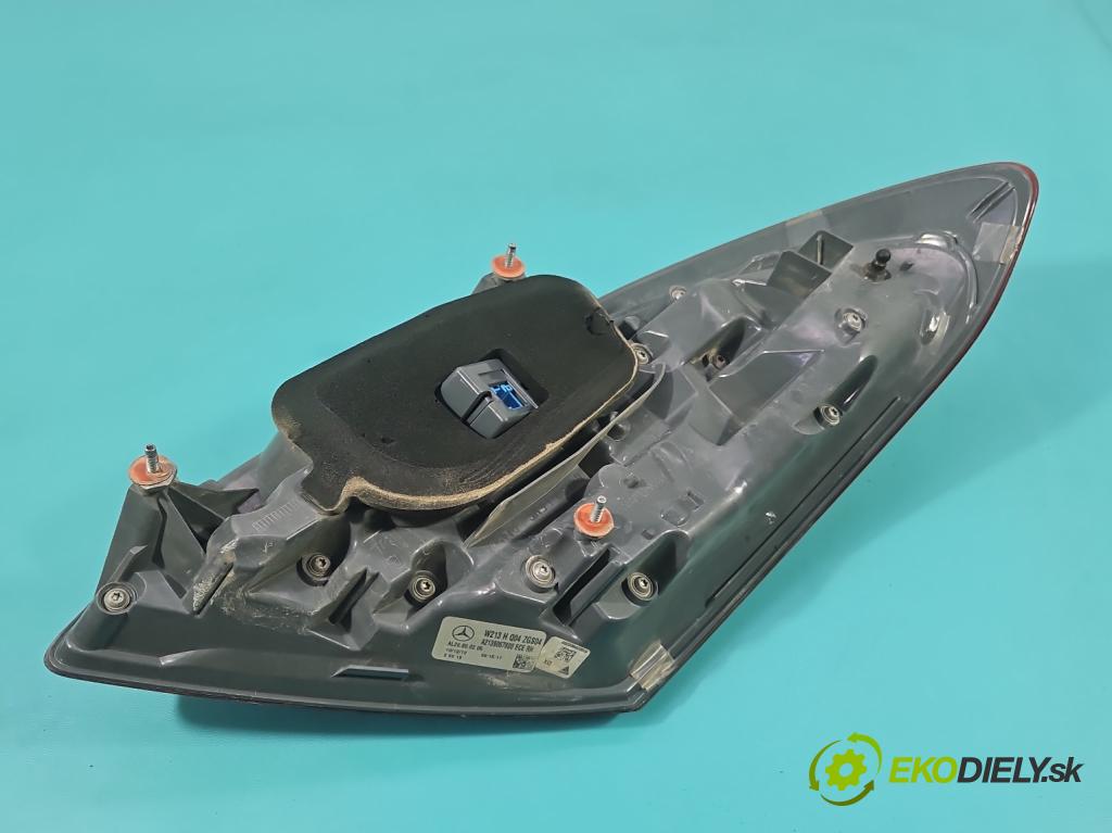 Mercedes E W213 2016-2023 2.0 CDI 194KM: automatic 143 kW 1950 cm3 4- svetlo / reflektor zadné pravé A2139067800 (Kľučka dverí ostatné)