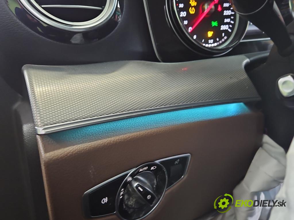 Mercedes E W213 2016-2023 2.0 CDI 194KM automatic 143 kW 1950 cm3 4- lišta ozdobná interiéry: A2136807400