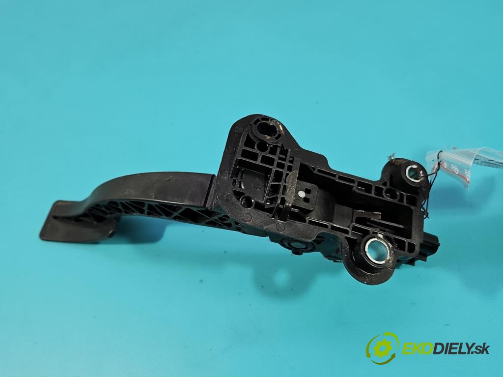 Fiat Freemont 2.0 jtd 170 HP manual 125 kW 1956 cm3 5- pedal plyn potenciometr: 04891585AD