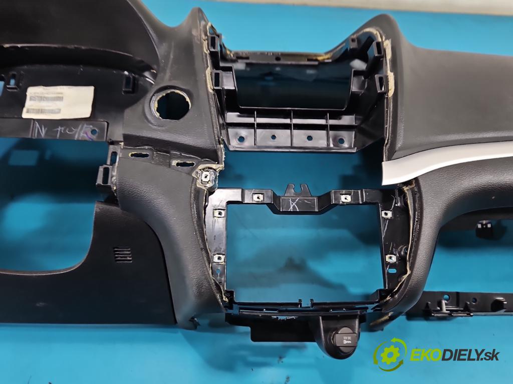 Fiat Freemont 2.0 jtd 170 HP manual 125 kW 1956 cm3 5- kokpit,pristrojová doska rozdeľovacia