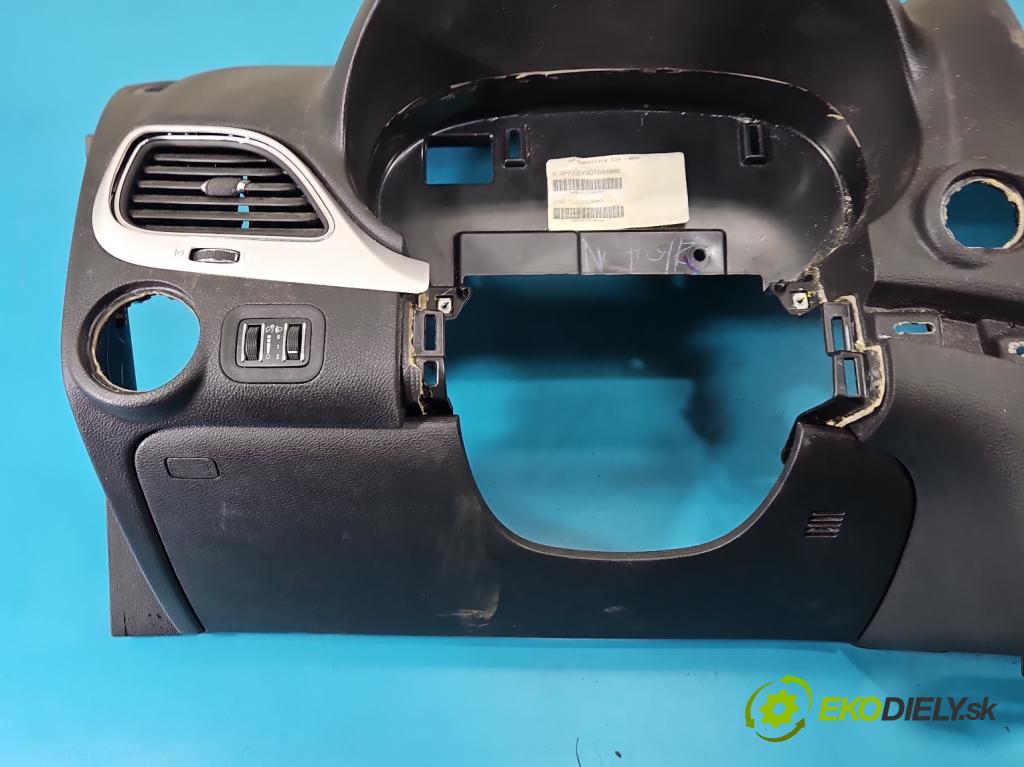 Fiat Freemont 2.0 jtd 170 HP manual 125 kW 1956 cm3 5- kokpit,pristrojová doska rozdeľovacia