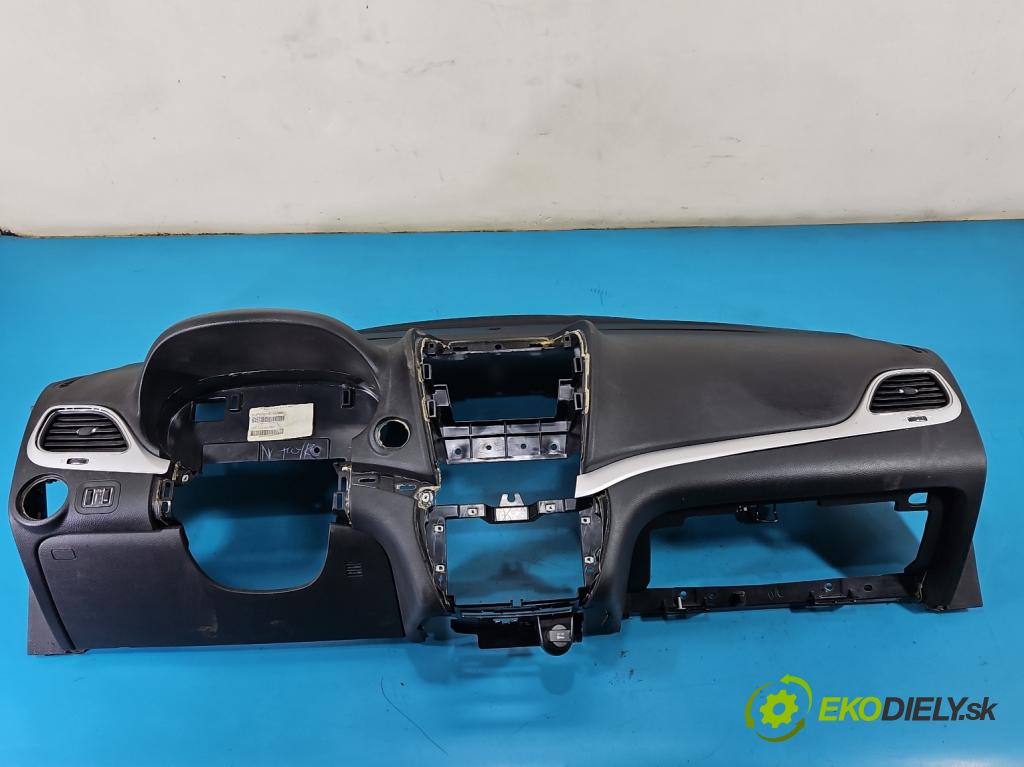 Fiat Freemont 2.0 jtd 170 HP manual 125 kW 1956 cm3 5- kokpit,pristrojová doska rozdeľovacia 