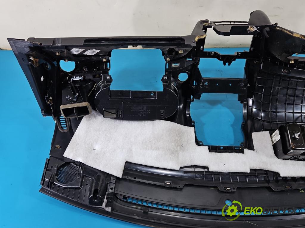 Fiat Freemont 2.0 jtd 170 HP manual 125 kW 1956 cm3 5- kokpit,pristrojová doska rozdeľovacia